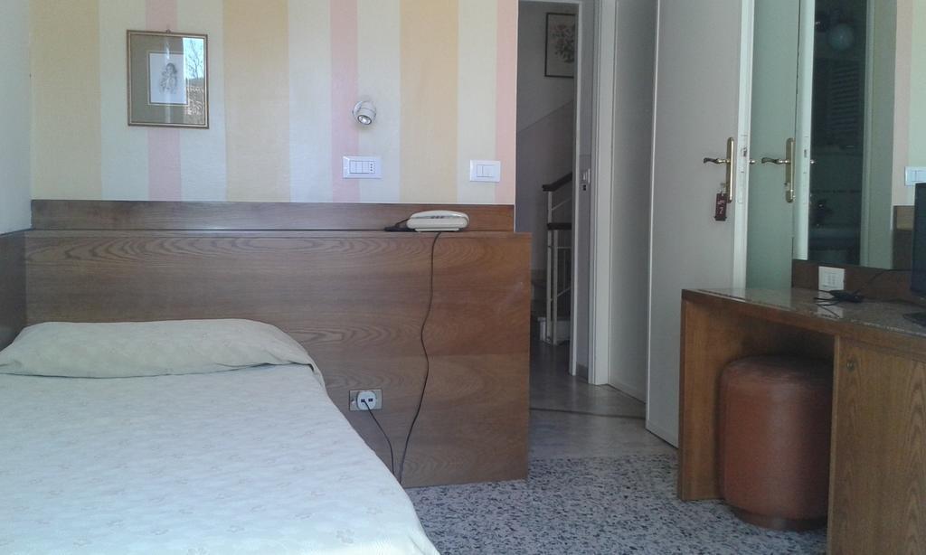 Hotel Ristorante La Terrazza Λίντο ντι Καμαϊόρε Δωμάτιο φωτογραφία