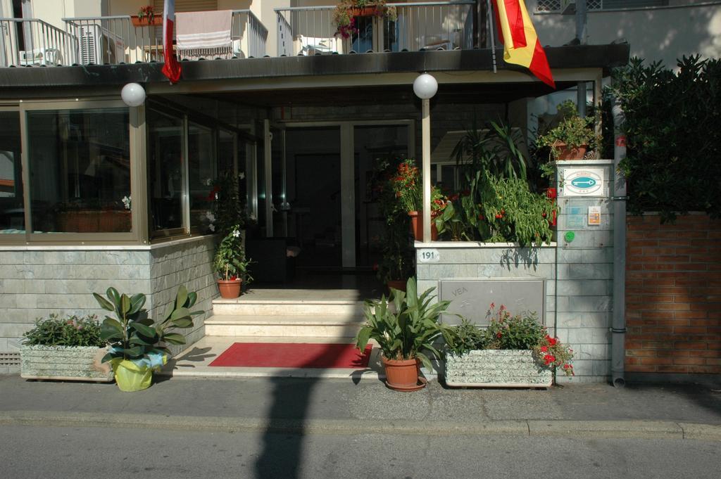 Hotel Ristorante La Terrazza Λίντο ντι Καμαϊόρε Εξωτερικό φωτογραφία