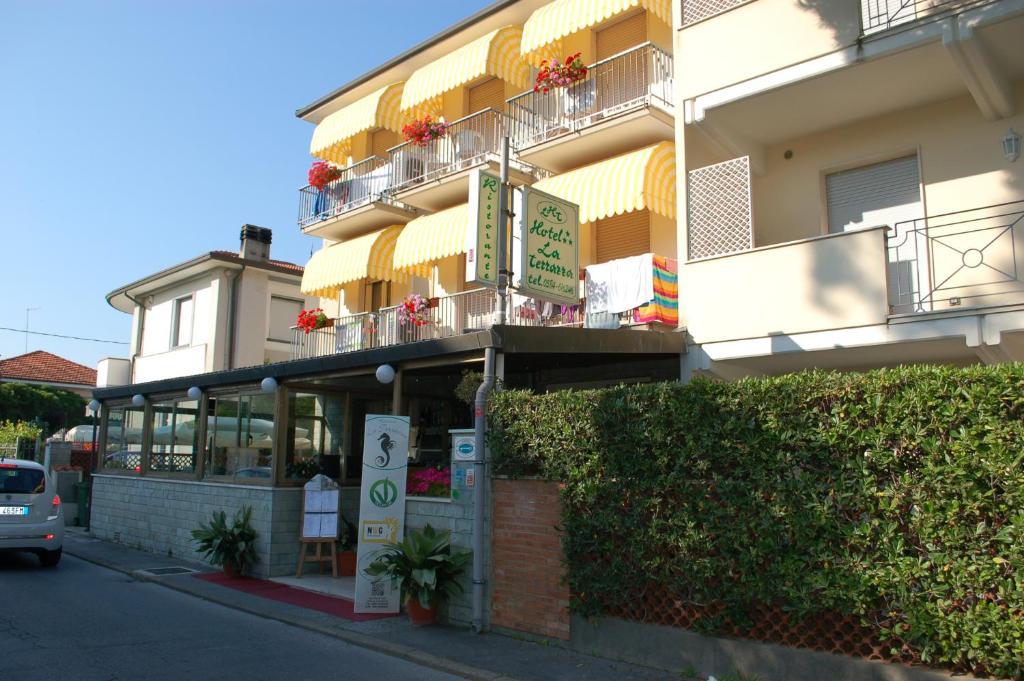 Hotel Ristorante La Terrazza Λίντο ντι Καμαϊόρε Εξωτερικό φωτογραφία