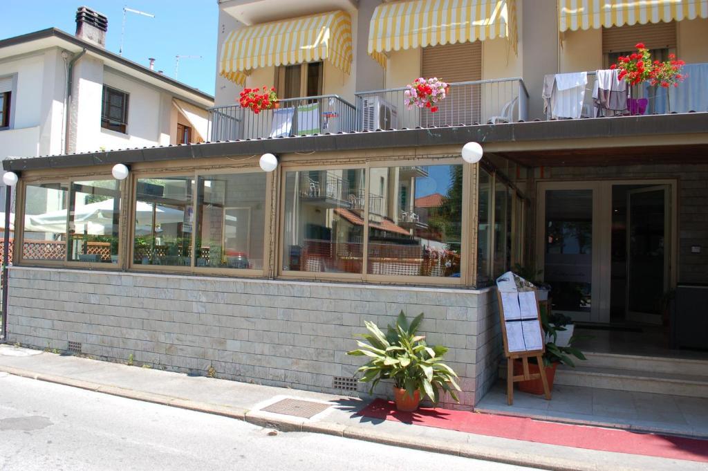 Hotel Ristorante La Terrazza Λίντο ντι Καμαϊόρε Εξωτερικό φωτογραφία