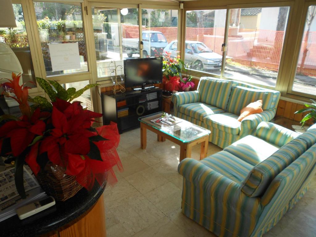 Hotel Ristorante La Terrazza Λίντο ντι Καμαϊόρε Εξωτερικό φωτογραφία