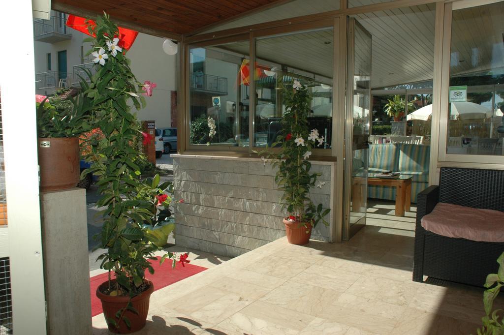 Hotel Ristorante La Terrazza Λίντο ντι Καμαϊόρε Εξωτερικό φωτογραφία