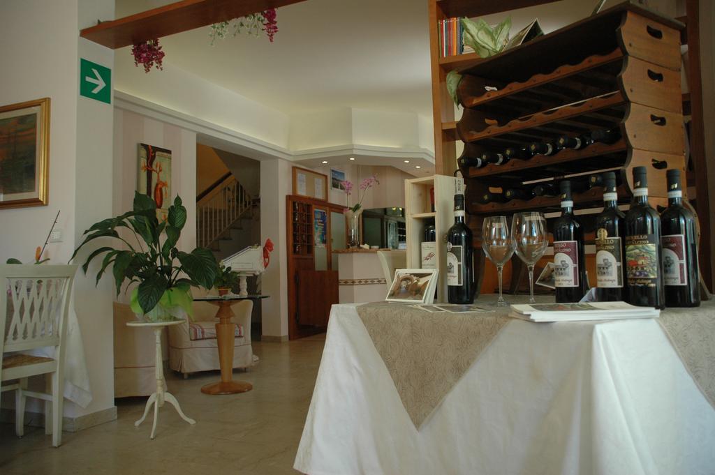 Hotel Ristorante La Terrazza Λίντο ντι Καμαϊόρε Εξωτερικό φωτογραφία